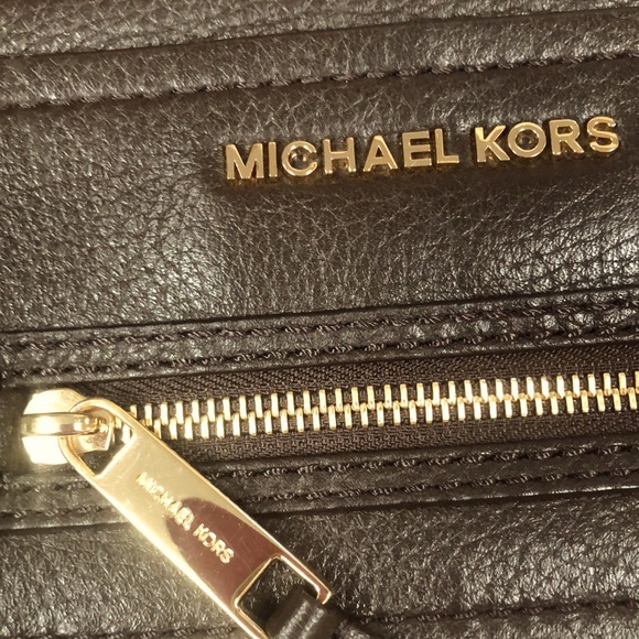 Michael Kors Gilmore crossbody bag - Picture 4 of 13